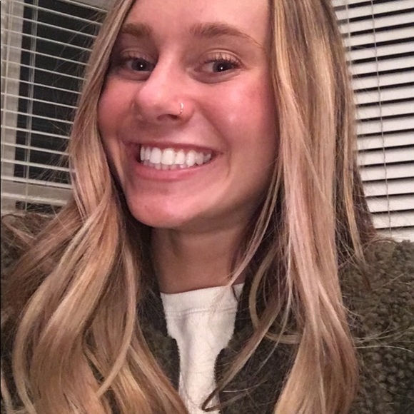 Meet your Posher, Taylor - Picture 2 of 4